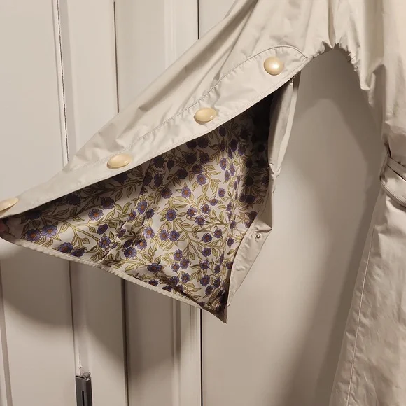 Beige vintage Cole Haan raincoat size medium - Picture 4 of 4